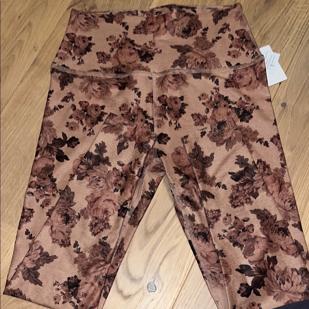 Beyond Yoga leggings with Camouflage flower Pattern size large - Picture 3 of 3